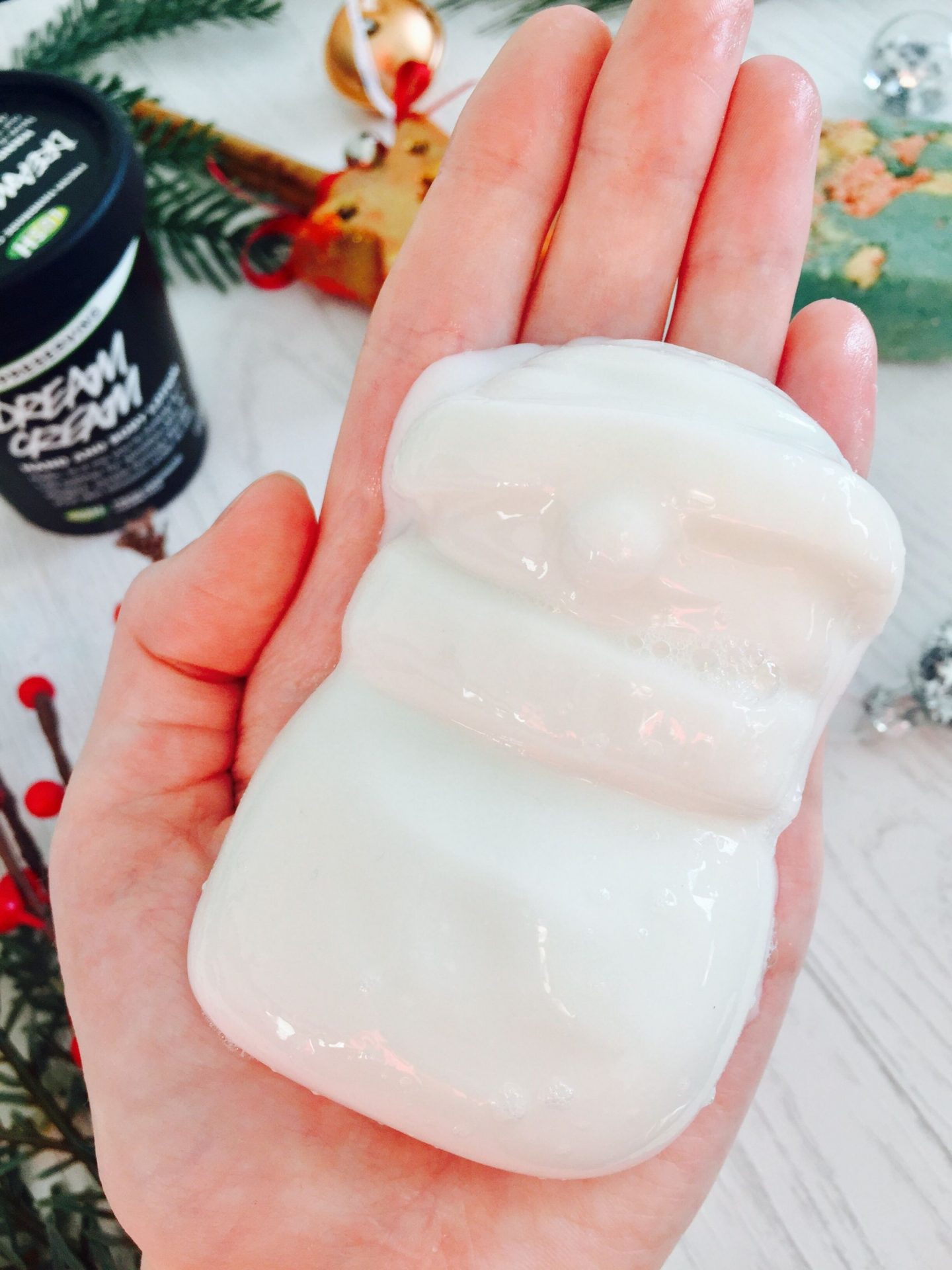 A lush haul dream cream moisturiser lip scrub Naked sugar plum shower jelly snowman bb Seaweed fresh face mask buffy bar bubble magic of Christmas
